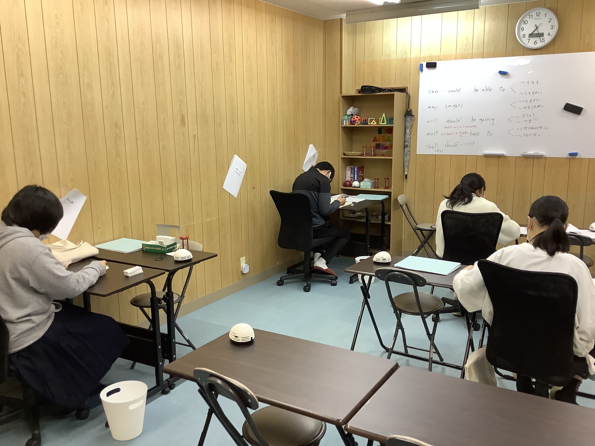 04C081FA-F1EE-4F52-B69B-23FA..