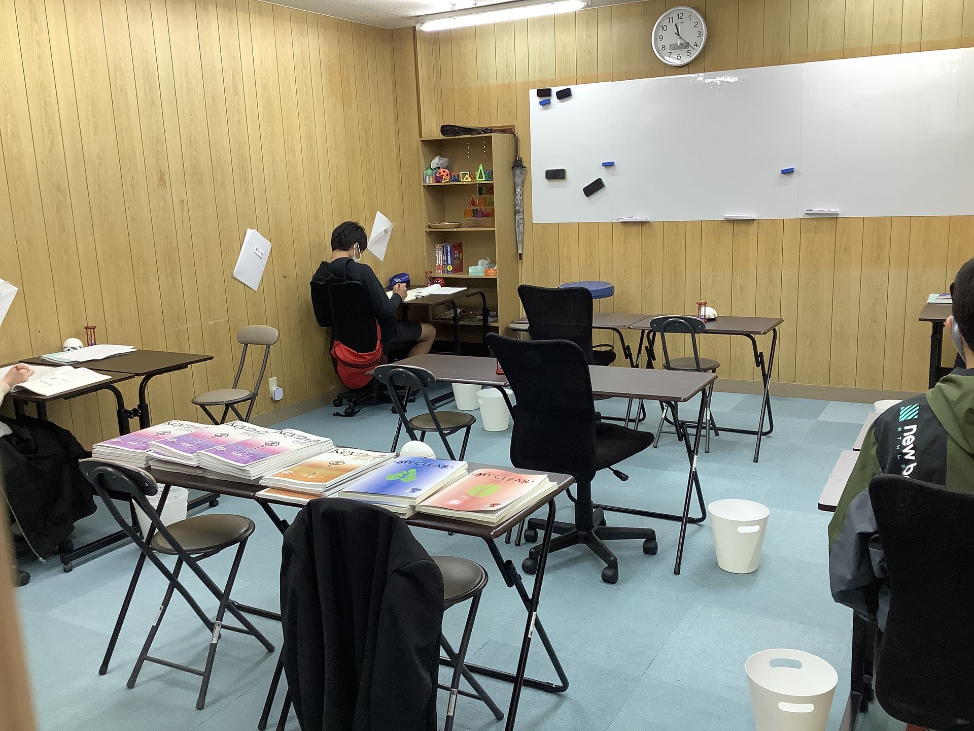 6F7D9651-8C05-42BD-AF72-C6A1..